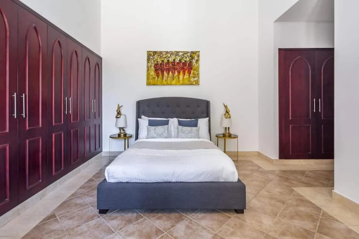 Cool And Spacious Apartment In Fabulous Location Dubai United Arab Emirates